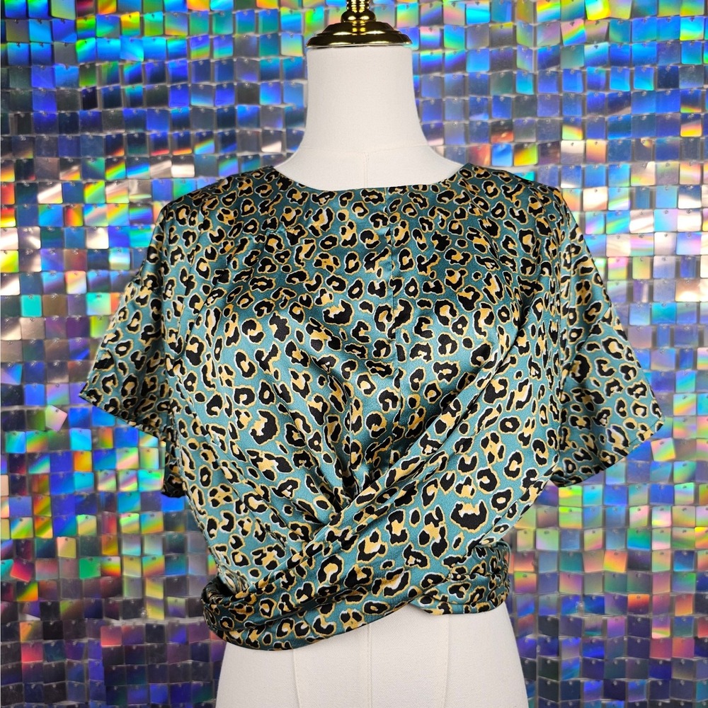 Moon River Teal‎ Leopard Print Twist Front Crop Top Short Sleeve Button Back